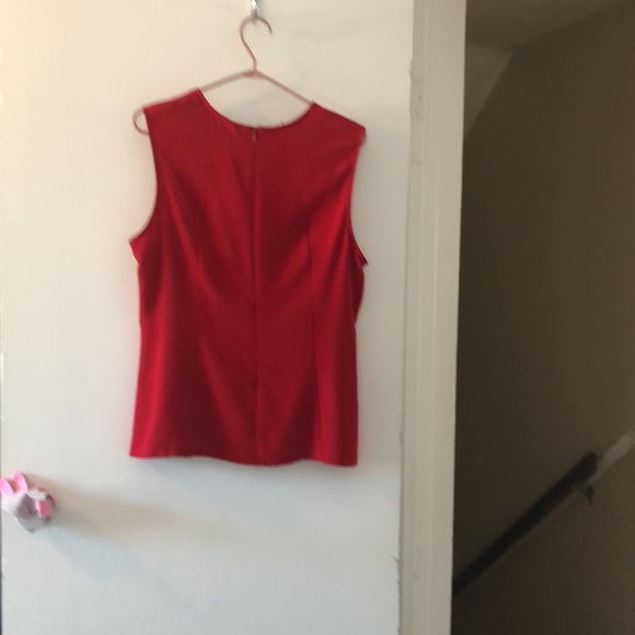 Classic Red Top - Picture 2 of 3